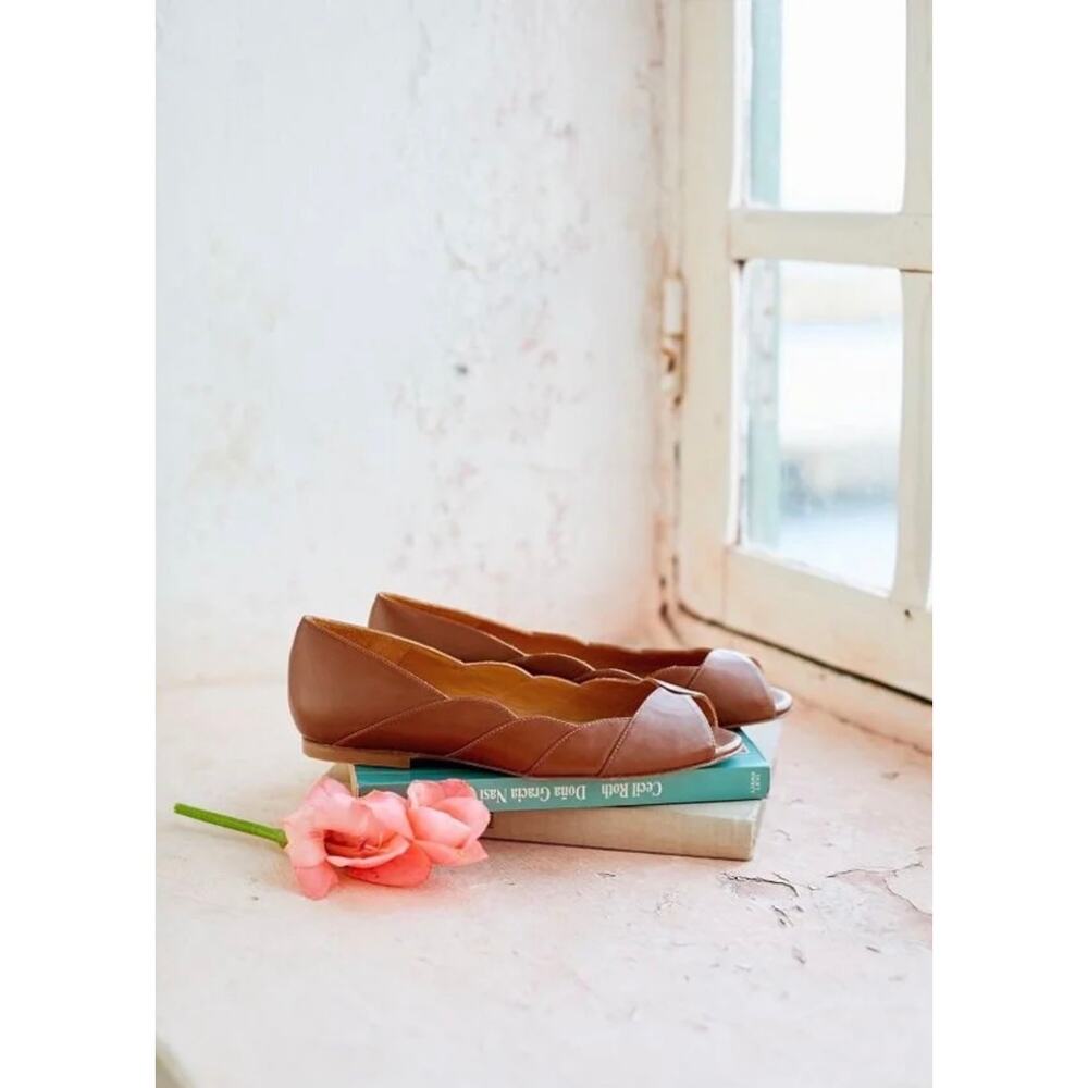 La Maille Sezane Leather Scalloped Peep Toe Ballerinas in Camel Size 38 NEW✨ - Picture 2 of 8